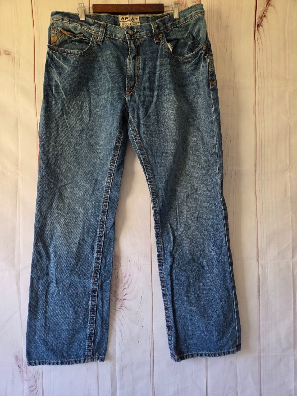 Ariat Relaxed Boot Cut M4, Men’s 38/34. Classic denim jean medium wash workwear